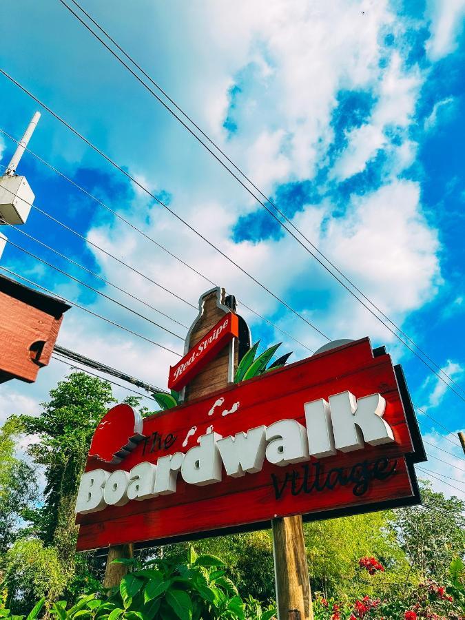 The Boardwalk Village 内格里尔 外观 照片